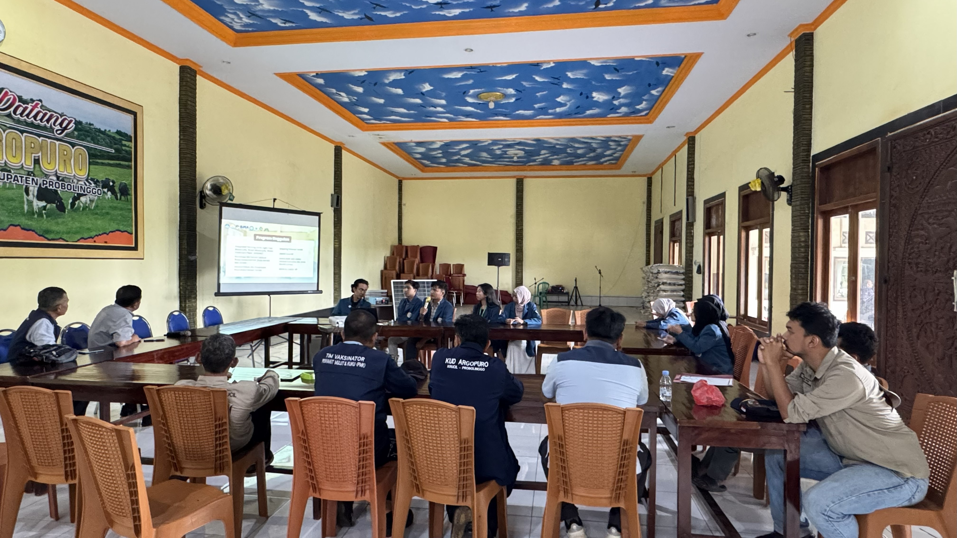 Pemaparan dan diskusi rancangan program yang akan dilaksanakan oleh tim PM BEM Kemendikti UNAIR kepada perangkat dan perwakilan warga Desa Bermi, Kecamatan Krucil, Kota Probolinggo.